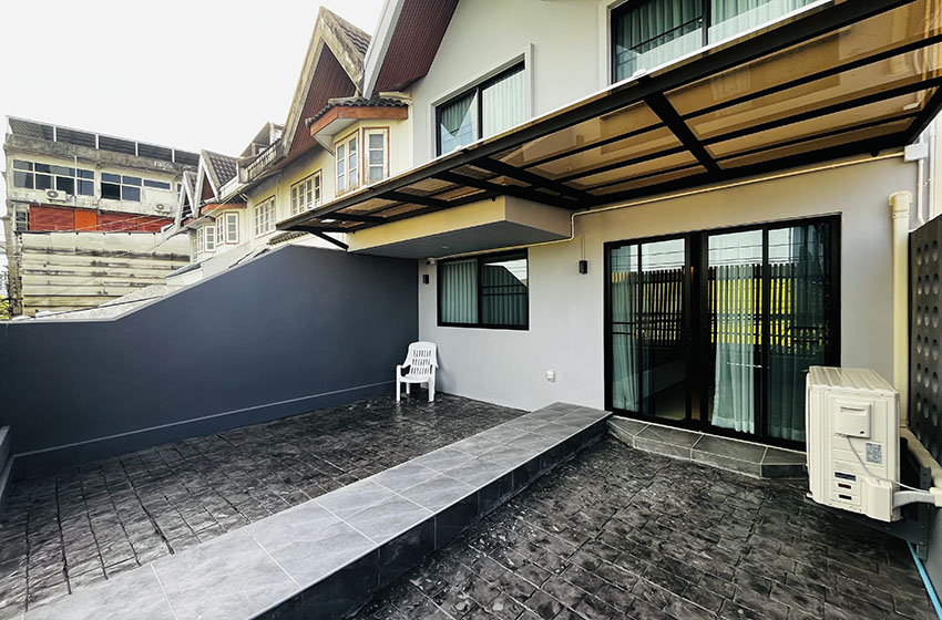 Townhouse in Srinakarin 